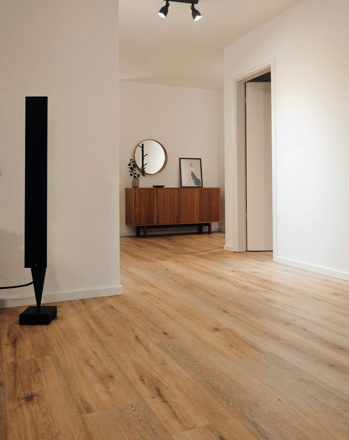 installed vinyl flooring in home